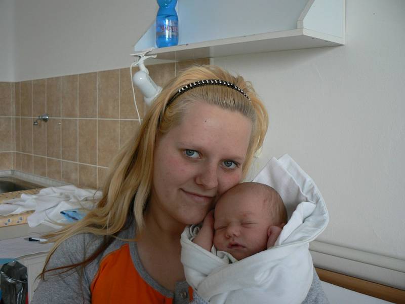 Matyáš Mai (3,35 kg, 52 cm) je prvorozený syn Nikol Baumrukové a Tomáše Mai z Dobřan. Chlapeček se narodil 20. dubna ve 23:18 hod. v Mulačově nemocnici