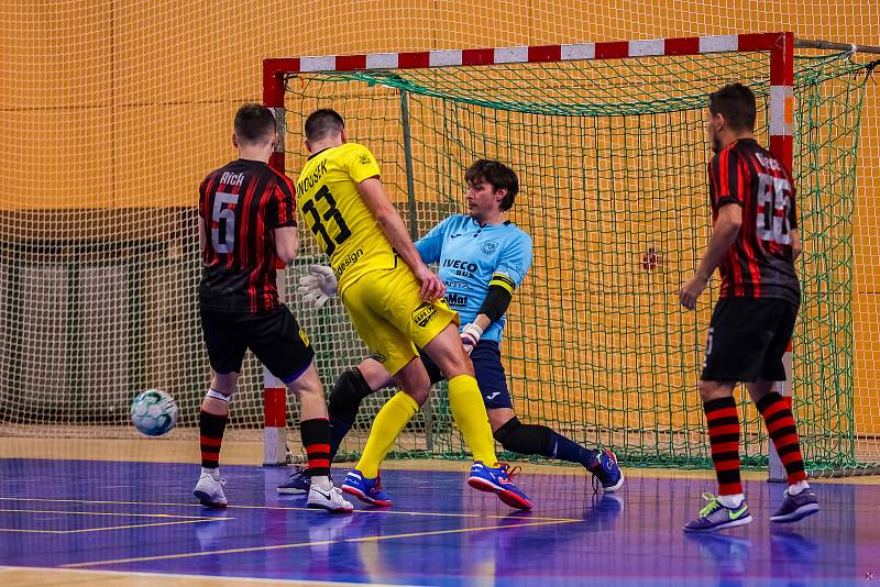 1. Futsal liga (17. kolo): SK Interobal Plzeň - 1. FC Nejzbach Vysoké Mýto 27:0.