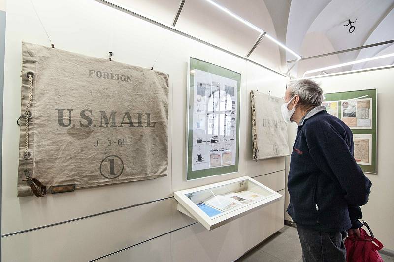 Výstava Polní pošta americké armády v jihozápadních Čechách v mázhauzu plzeňské radnice