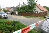 Tragédie v Tymákově - mrtví manželé ve vlastním domě. Kdo zde vraždil?