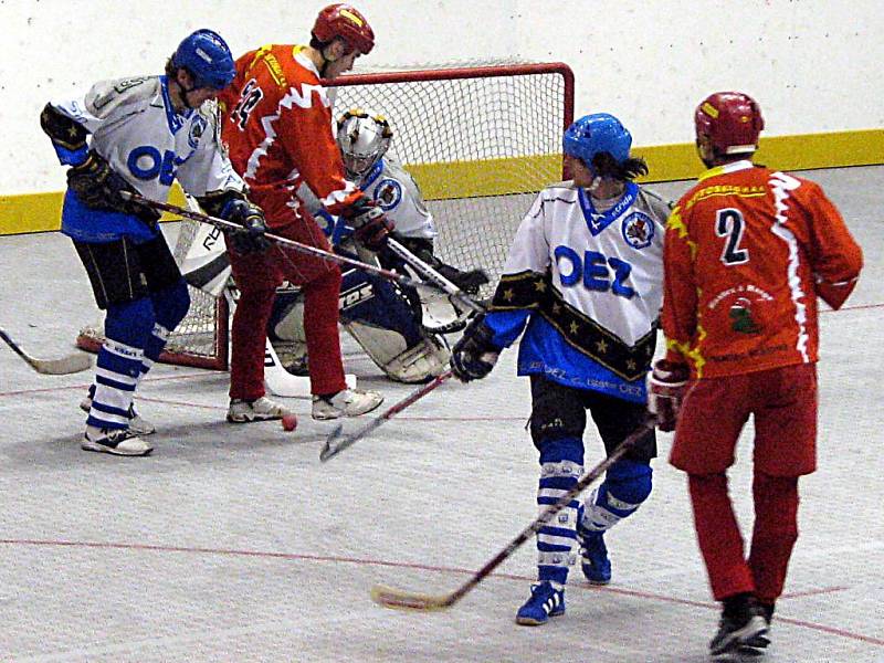 Finále bylo východočeskou záležitostí, Hradec Králové (v červeném) v něm zdolal Letohrad 3:1