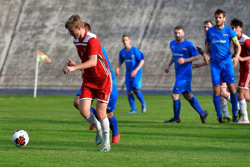 Fotbalisté SK Petřín Plzeň B (červení) vstoupí do nové sezony krajského přeboru jako nováček, ale zároveň budou patřit k největším favoritům.