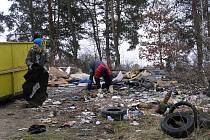 Úklid odpadků v okolí Nýřan