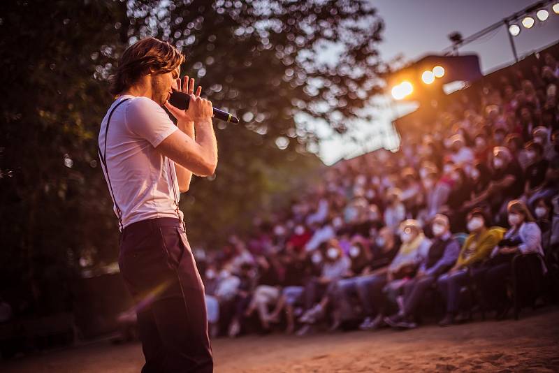 Z představení Jsme muzikál! na Divadelním létě pod plzeňským nebem v roce 2021.