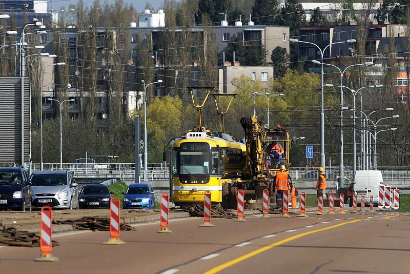 Rekonstrukcí tramvajové trati začala dvouletá rekonstrukce mostu generála Pattona v centru Plzně.