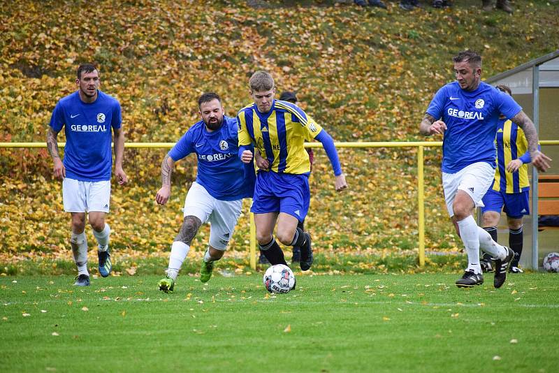 11. kolo krajské I. A třídy: TJ Sokol Kralovice - FK Bohemia Kaznějov (na snímku fotbalisté v modrých dresech) 4:3 (0:2).