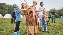 Templářský víkend – třídenní festival na loukách kolem sv. Jiří v plzeňské Doubravce nabídl divákům rekonstrukci bitvy o Akkon a mnoho ukázek šermu, výstroje, výzbroje a života rytířů na bojových taženích i z jiných období než z přelomu 13. a 14. století