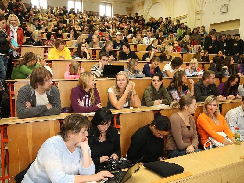 Tisková konference studentů právnické fakulty v budove ZČU v Husově ulici