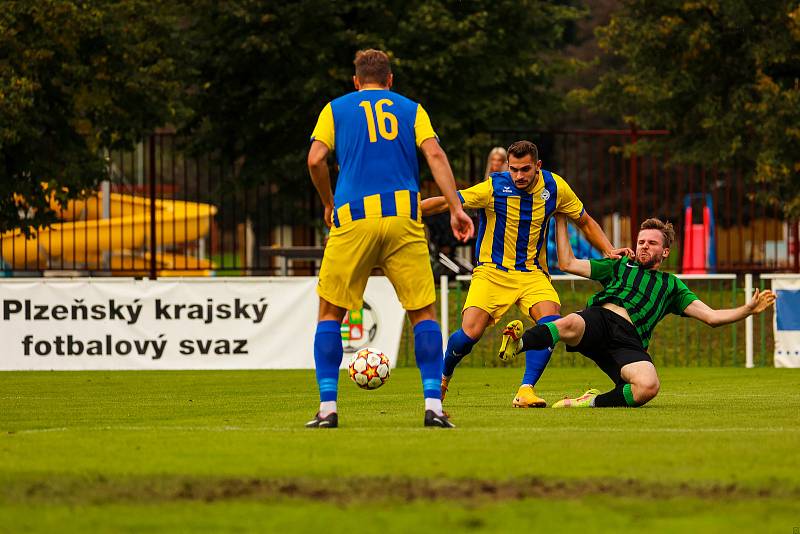 8. kolo FORTUNA divize A: FC Rokycany (na snímku fotbalisté v zelenočerných dresech) - Viktoria Mariánské Lázně 2:0 (1:0).