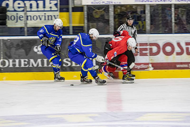 HC Meteor Třemošná (modří) vs. HC Rokycany 4:3 (2. finále play-off krajské hokejové ligy).