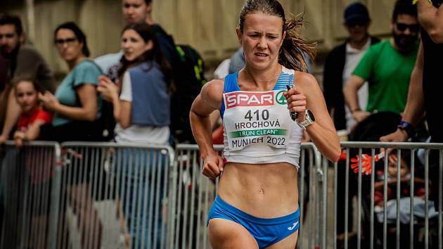Tereza Hrochová (číslo 410) při maratonu na mistrovství Evropy v Mnichově.