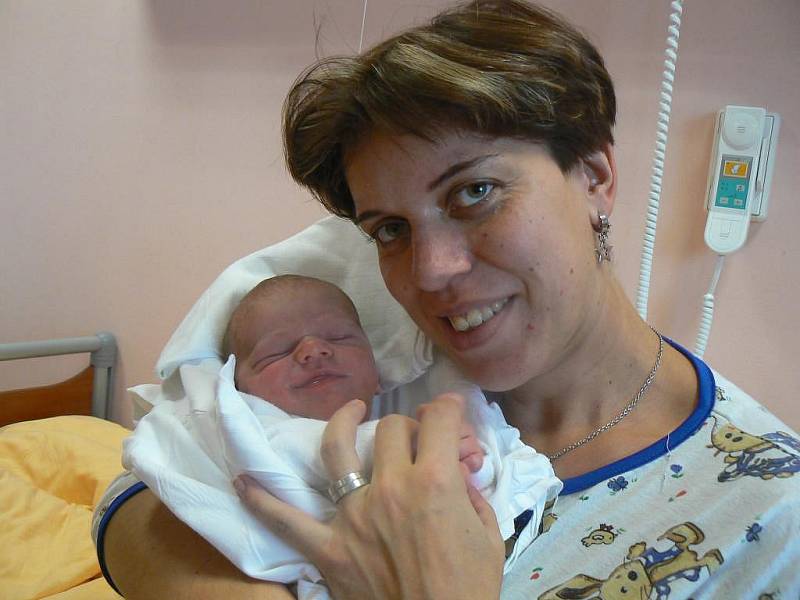 Tříletý Lukášek už navštívil ve FN v Plzni svého novorozeného brášku Daníka a prý se mu moc líbil. Daniel (3,58 kg, 51 cm) se narodil 9. 11. ve 3.12 hod. Veronice a Petrovi Chaloupkovým z Plzně
