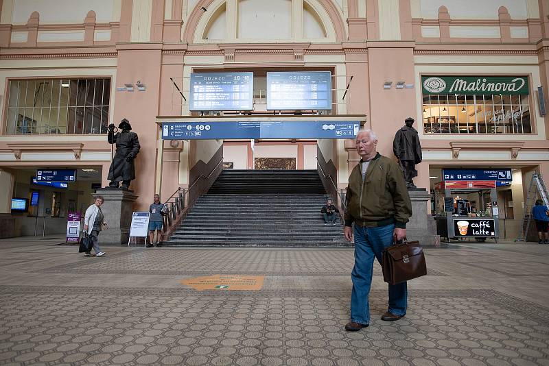Hlavní nádraží ČD v Plzni.