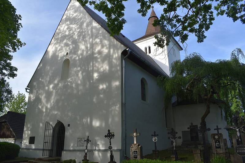 Kostel sv. Mořice na Mouřenci u Annína.