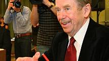 Václav Havel při své návštěvě Plzně v roce 2009