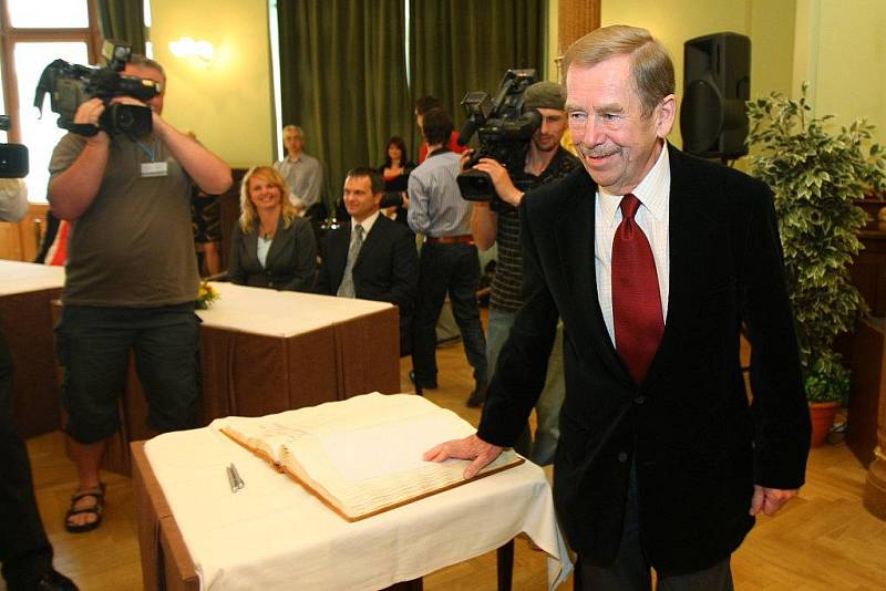 Václav Havel při své návštěvě Plzně v roce 2009