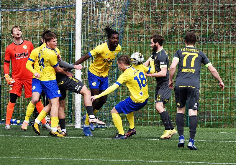 FORTUNA ČFL, skupina A (18. kolo): FC Písek - FK ROBSTAV Přeštice (na snímku fotbalisté v tmavých dresech) 1:1.