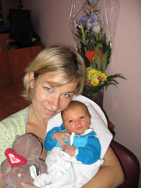 Helena Maršíková z Plzně pojmenovala svého prvorozeného syna po manželovi Davidovi z lásky k němu. Davídek junior (3,35 kg/49 cm) se narodil 20. června pětadvacet minut před pátou hodinou ranní ve FN v Plzni