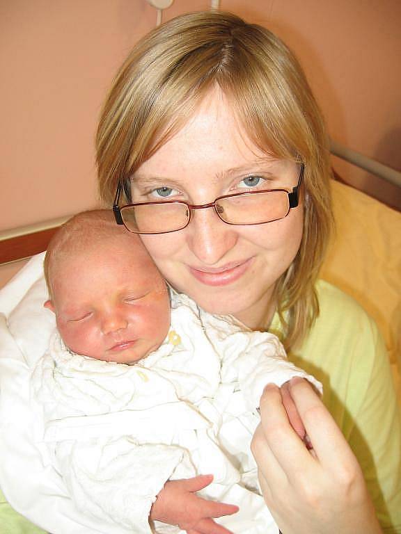 Janě Štěpánkové a Vladimíru Krotkému z Plas se 20. června pětačtyřicet minut po poledni narodila ve FN v Plzni prvorozená dcera Monika (3,30 kg/51 cm). Novopečený tatínek byl u porodu a podle maminky jí hodně pomohl