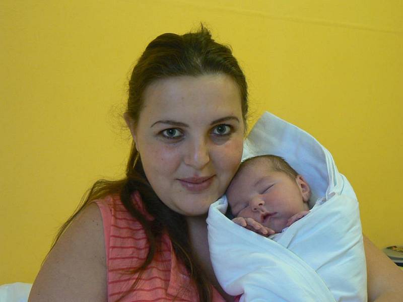Kristýnka (3,85 kg, 51 cm) se narodila 18. listopadu v 19.55 hod. v Mulačově nemocnici v Plzni. Rodiče Marie Chadrabová a Michal Mocánu ze Spáleného Poříčí mají z narození své holčičky velikou radost