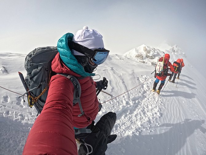 Eva Perglerová, horolezkyně a zubařka z Přeštic na jihu Plzeňska, si připsala na své konto další dvě úspěšné expedice - dobytí jižního pólu a výstup na nejvyšší horu Antarktidy Vinson Massif. Naskytly se jí přitom úžasné scenérie