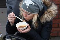 1.ročník Festivalu polévek v Kozolupech u Plzně se vydařil. Přilákal spoustu návštěvníků, kteří mohli ochutnat šestnáct druhů polévek.