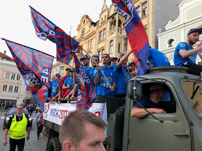 Oslavy fotbalistů FC Viktoria Plzeň a jejich fanoušků na náměstí Republiky v Plzni