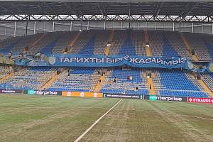 Astana Arena čtyřiadvacet hodin před výkopem zápasu s plzeňskou Viktorií.