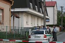 Při policejní přestřelce zemřel ve čtvrtek odpoledne v Plzni-Liticích 33letý muž.