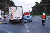 V pátek kolem dvacáté hodiny se na obchvatu Třemošné srazil osobní automobil s dodávkou