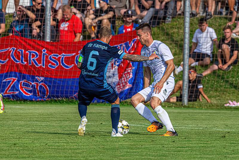 FC Viktoria Plzeň (bílí) - ŠK Slovan Bratislava 3:1.