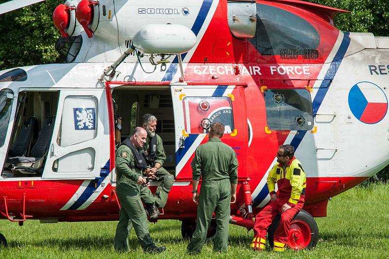 Cvičení hasičů a leteckých a vodních záchranářů na přehradě České údolí v Plzni na Borech.