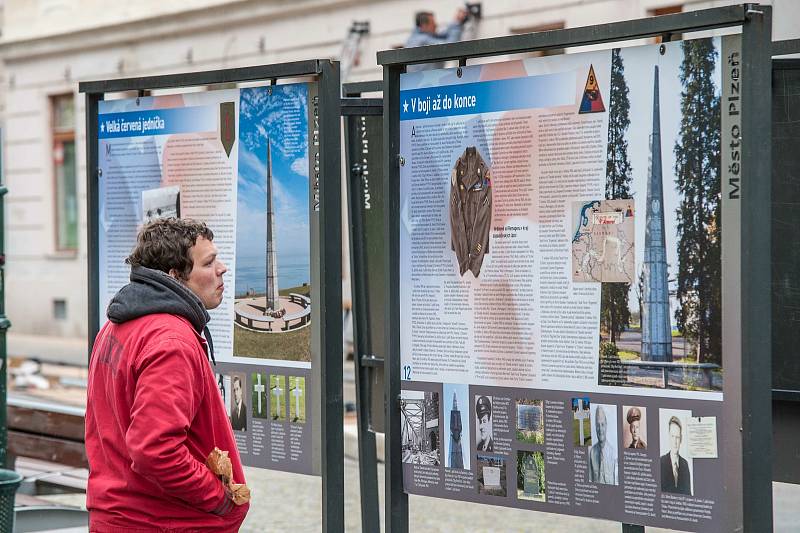 Plzeň, Smetanovy sady, venkovní výstava Svoboda nebyla zadarmo.