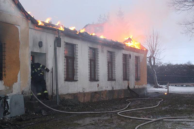 Požár restaurace v Bezvěrově na severním Plzeňsku