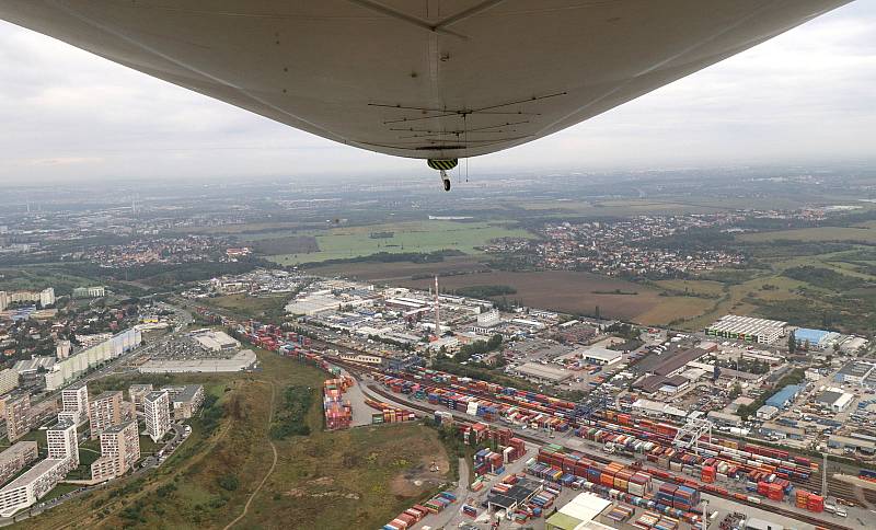 Z letu vzducholodi Zeppelin z Prahy do Plzně.