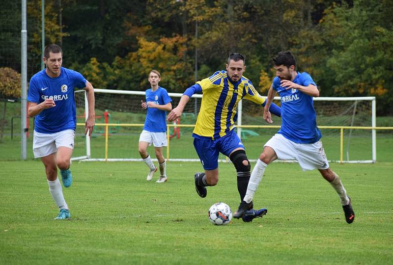 11. kolo krajské I. A třídy: TJ Sokol Kralovice - FK Bohemia Kaznějov (na snímku fotbalisté v modrých dresech) 4:3 (0:2).