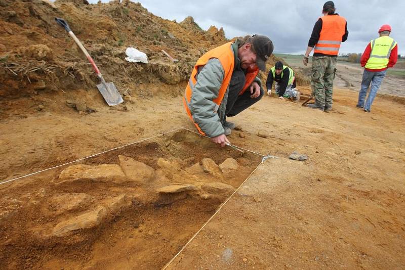 Archeologové v lokalitě železničního koridoru u Kyšic