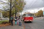 Trolejbus Škoda 9 Tr vyjížděl po oba víkendové dny od zastávky Muzeum. Jízdenka stála symbolických 28 korun.