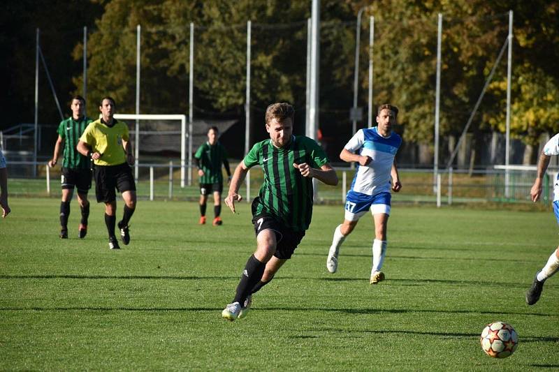 FC Rokycany (zelení) - FK Hvězda Cheb 2:1 (0:0).