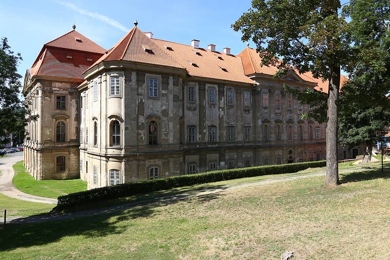 Archeologický průzkum v podzemí barokní sýpky v Plasích.