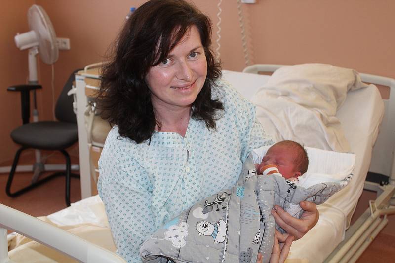 Martin Matějka z Klatov je prvním miminkem narozeným v Klatovské nemocnici v roce 2022.