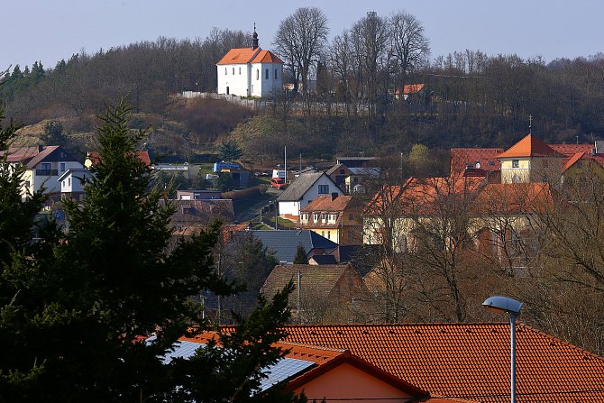 Poznáte ze snímků fotografa Deníku město či obec na západě Čech?