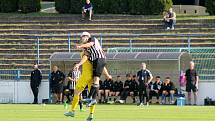 8. kolo FORTUNA ČFL, skupina A: FK Admira Praha - FK ROBSTAV Přeštice (na snímku fotbalisté ve žlutých dresech) 1:1 (0:1).