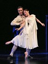 Lenka Hrabovská v roli Markétky a Martin Šinták jako představitel titulní role v baletu Faust, který ve světové premiéře uvidíme tuto neděli v plzeňském Velkém divadle (oba na snímku z generální zkoušky)