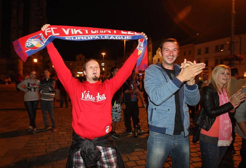 Fanoušci Viktorie Plzeň na náměstí Republiky v Plzni