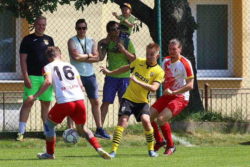 30. kolo KPM: TJ Sokol Lhota (žlutí) - Slavia Vejprnice 1:4.