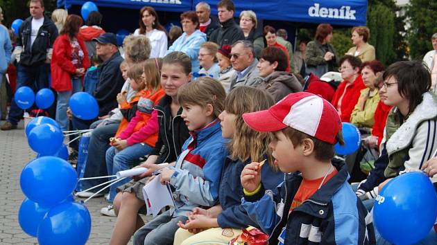 Na náměstí v Blovicích se 5. května konal den s Deníkem. V květnu naše redakce navštíví ještě Nýřany, Stod a Plzeň.