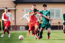 David Csambal (na archivním snímku v červenobílém dresu) ze Slavie Vejprnice.