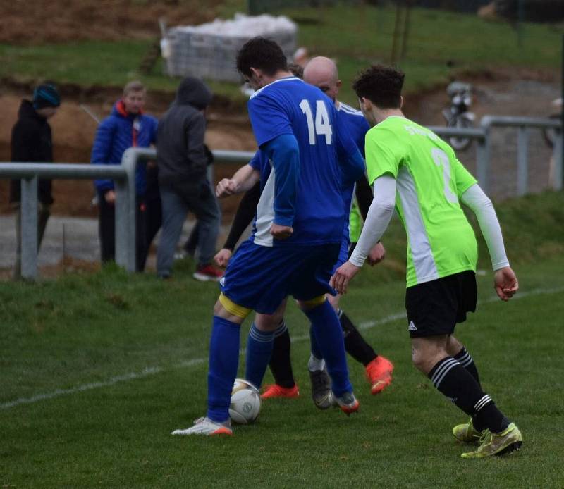 I. B třída, skupina B (15. kolo): SK Bolešiny (na snímku fotbalisté v modrých dresech) - TJ Sokol Štěnovice (zelení) 4:0.