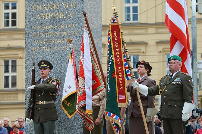 Vzpomínkový akt u památníku Díky, Ameriko! zakončil v pondělí večer letošní Slavnosti Svobody v Plzni.